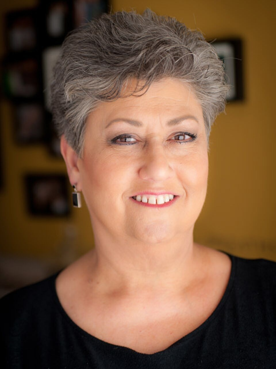 ReMax Deenie Pomilia Headshot - 2020[1].jpg